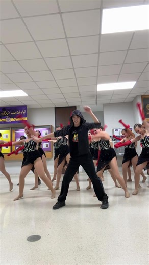 You know a dance is so good that you’ve gotta get a whole crew in 🔥🔥 @Lily (Dc: @Lola) #lushlife #zaralarsson #dance #fyp #crew