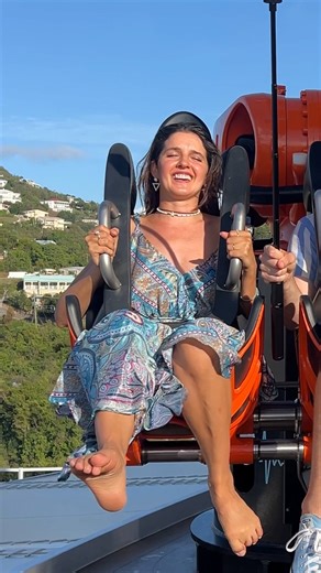 Aurez-vous le courage de monter ? ⭐Robotron, le premier bras robotisé en mer, s'élève, tourne et fait virevolter les passagers comme jamais auparavant dans cette attraction à la pointe de la technologie. Des sensations fortes vous attendent.😉 Découvrez Robotron à bord de MSC Seascape ➡️ https://urlr.me/YWQXm | MSC Croisières