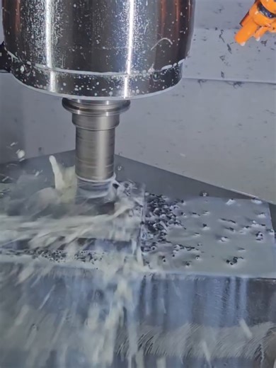 This shoulder mill absolutely HOGS. It ran six of these ductile iron castings, and Cameron (machiningiscool on Instagram) never changed the inserts... Tooling featured: Walter Tools’ 2