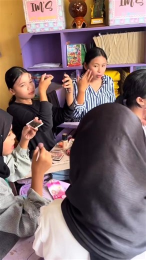 33 reactions · 5 comments | Make up sessions with Grade 8 (beauty care) lessons #everyone #everyoneactivefollowersシfypシ゚viralシalシ #beautycare #engagementisthekey | Basa-Adjul Zulzeizai | Facebook