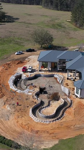 Lucas Lagoons (@lucaslagoons) - Discovering a 200,000 Gallon Backyard Pool