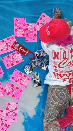 Beatriz Pawa on Instagram: "Marcas mexicanas se están haciendo de un lugar y @cobrastudiomx viene con todo este año , son de Guadalajara y son la mera neta ❤️ , este 14 se alían con @playboycondomsmx por que nada como pasársela bien seguros . Ahora sí que listos para unos rosones el cobra !!!"