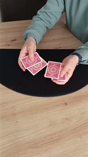 Magic trick with 4 cards #cardmagic #cardtrick #magictrick