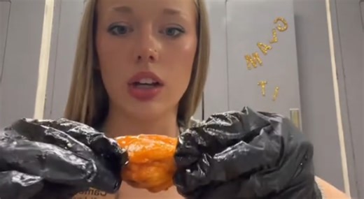 Twin Peaks Waitress Sets The Internet On Fire With Her Expert Wing-Eating Masterclass [VIDEO]