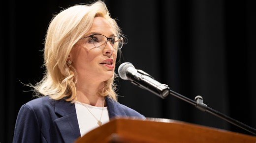 As US economy shrinks, Ashley Hinson says Trump is ushering in 'golden age'