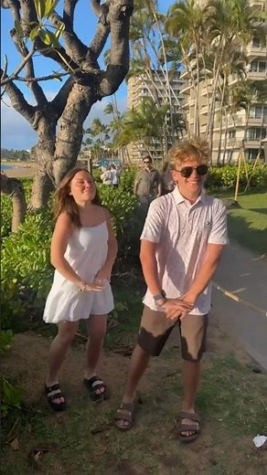 Who's ready for our Hawaii Content!?!!! 🌺 #16kids #bigfamily #notenoughnelsons #ootd #nenfam