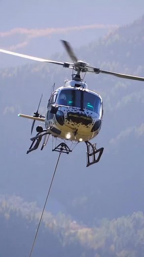 What do you think about the paint job? 😍🚁 #helicopter #aviation #helicopters #avgeek #pilot #aviationphotography Credits: IG: @heli_archive @hallvarfrey