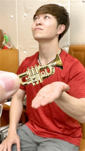 I tried playing a tiny trumpet! #trumpet #trumpet #windinstruments #brassband