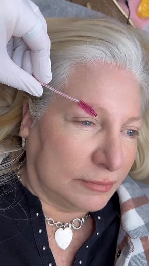 Want brows that look REAL, not drawn on? Micro Strokes creates fine, natural strokes that blend perfectly with your own hair — enhancing your face without the makeup look. ✨ ⚜️ Artist: Enzi ⚜️ Service: Micro-Hairstrokes Brows ⚜️ Method: Custom strokes for a soft, realistic look ⚜️ Pain: Minimal, 1-2 on a scale of 10, no bleeding, no swelling ⚜️ Healing: 5-7 days ⚜️ Lasts up to 1,5-3 yrs with proper care ⚜️ Brows will lighten 10-20% as they heal Hybrid Brow cover-up 💳Booking: $100 (non refundabl