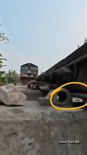 Loose Railway Track, no erc clip, Line Jumps on fishplate joint. #train #shorts