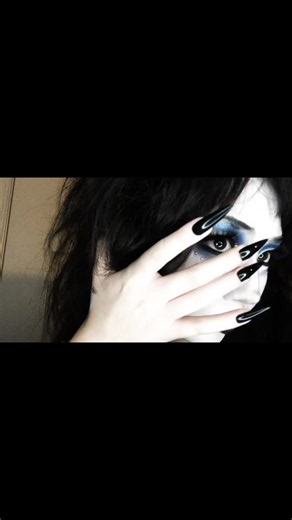 Goth Night Makeup Tutorial: Dramatic Vampire Gothic Look
