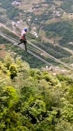 Ain't Nothing Better Than Freestyling While On The Grind! 👷🏼‍♂️ | #mtvridiculousness | MTV Africa