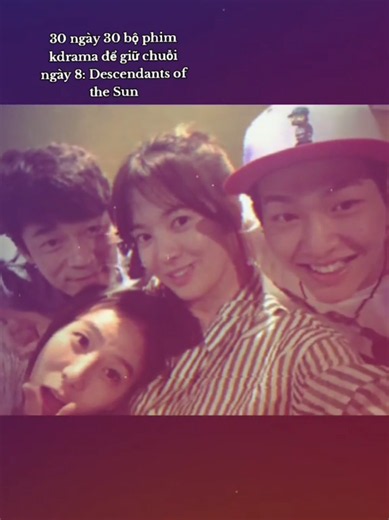 Descendants of the Sun (Hậu Duệ Mặt Trời) là bộ phim tình cảm – quân đội nổi tiếng của Hàn Quốc, kể về chuyện tình giữa Yoo Si Jin, một đại úy lực lượng đặc nhiệm, và Kang Mo Yeon, một bác sĩ tài năng. Dù có hoàn cảnh sống và công việc hoàn toàn khác nhau, cả hai dần nảy sinh tình cảm sau nhiều lần gặp gỡ. Tuy nhiên, mối quan hệ của họ liên tục phải đối mặt với những thử thách khi Yoo Si Jin thường xuyên thực hiện các nhiệm vụ nguy hiểm, còn Kang Mo Yeon phải làm việc trong môi trường đầy áp lực