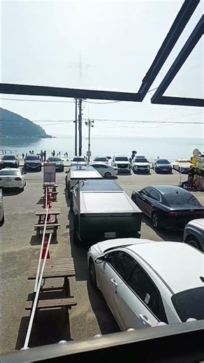 A scene of swimming at Eulwangri Beach under the hot spring sun... #PrivateTaxi