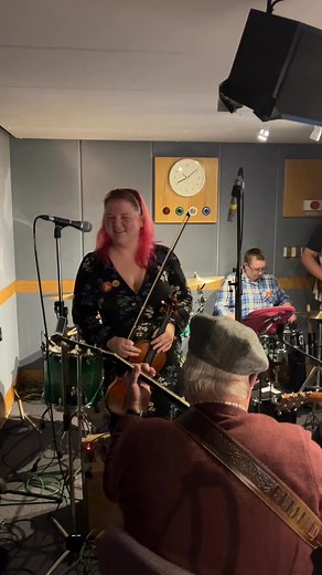 We have Gemma Donald and the Shetland Swing Band with us until 9pm! 🎸🥁 | BBC Radio Shetland