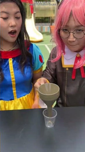 How did Anya make the cola flow out of the funnel? It's so magical! #Animation# Comic# Magic# Funny