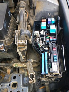 Extracating the engine fuse box