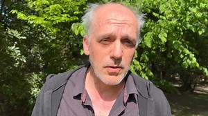 À l'occasion de ce second tour pourri, on ne le répètera jamais assez: Pas une voix pour Le Pen, notre pire ennemie ! Construisons la riposte sociale et antifasciste ! Tou·te·s dans la rue samedi ! Liste des manifestations : antiracisme-solidarite.org | Philippe Poutou