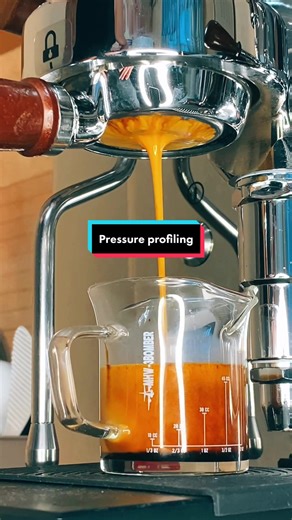 Making espresso with Lelit Bianca and pressure profiling with 35-second pre-infusion ☕️ #lelitbianca #espressomachine #flowcontrol #pressureprofiling #espresso #coffee