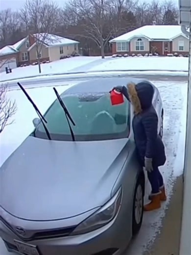 Pouring Boiling Water on Ice: A Soothing Experiment