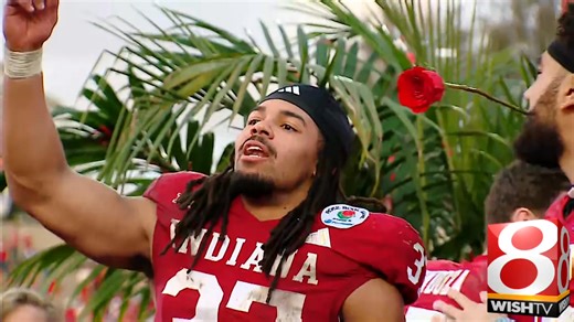 "Indiana, Our Indiana Indiana, we're all for you!" The IU football team is singing the fight song following its Rose Bowl victory. 🌹 | WISH-TV