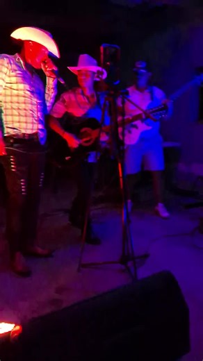 Somos Olanchanos con el Compa Jairo @Los Trios De Olancho y el Compa Muma de 24/7 #olanchomusic #musicacampirana #musicasierreña #uluapamanto
