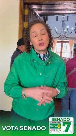 La violencia política sí existe. Y hoy la vivimos en carne propia. Desde el presidente del Concejo Municipal de La Calera recibimos un trato que no es casualidad: es la forma en que aún intentan callar a las mujeres en política. A un hombre no le hacen esto. A un hombre no lo mandan “para la cola”, no lo desestiman, no lo invisibilizan. Lo priorizan, le ofrecen la silla, le piden que continúe. Pero como soy una mujer que venía a mostrar resultados desde el legislativo, les incomodo. No estamos p