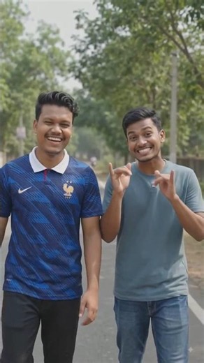 🤣FRIENDS WAlkING Together on a Tree-Lined Road | Cinematic