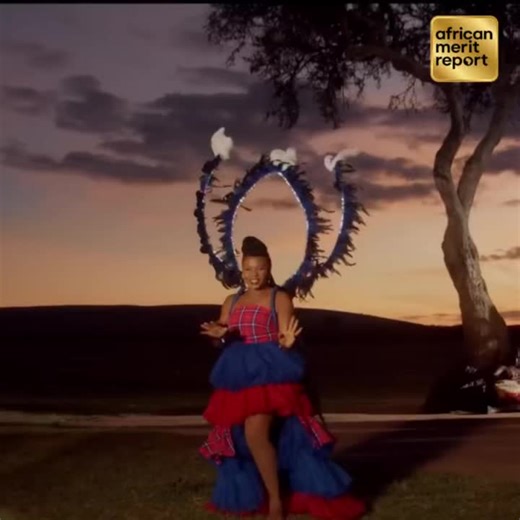 African Merit Report on Instagram: "Il y a quelques années, Yemi Alade invitait la légende béninoise Angélique Kidjo sur le titre Shekere. Ce morceau est rapidement devenu un véritable hymne à l’Afrique, célébrant l’unité du continent, la richesse culturelle et la transmission entre générations. La collaboration entre ces deux icônes a marqué un moment fort de la musique africaine moderne, mêlant tradition et modernité avec force et élégance. 💡 AMR Insight : • Collaboration intergénérationnelle