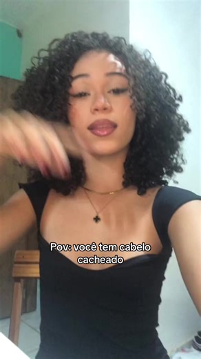 Cabelos Cacheados: Vidas e Transformações