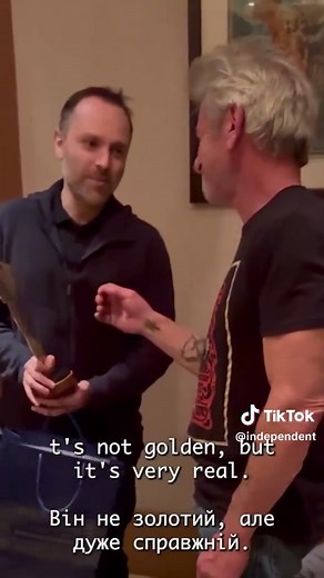 Sean Penn was given an “Oscar” constructed from pieces of a Ukrainian train destroyed by the Russians, after he skipped the ceremony to visit Kyiv. On Sunday (15 March), the 65-year-old was awarded Best Supporting Actor for his portrayal of Col. Steven J. Lockjaw in One Battle After Another. However, he was noticeably absent from the star-studded event, instead choosing to visit Ukraine and meet with Volodymyr Zelensky, with whom he has struck up a friendship. Click the link in bio for more 🔗