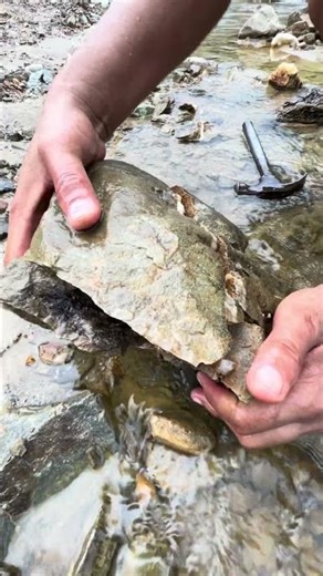 very perfect quartz stone carving place⚒️🛠️💵 #goldrush