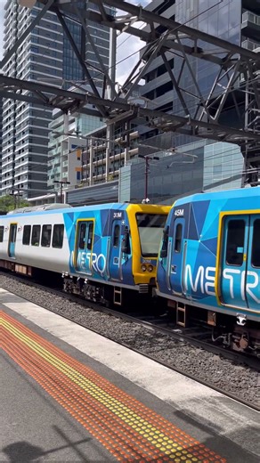 X’Trap arriving at south yarra! #train #rail #melbourne #metro #trainspotting #australia #railway