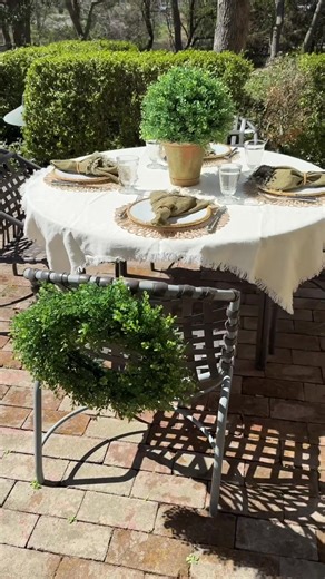 Boxwood sphere as your centerpiece 🌿 Clean, simple, always works. #tablescape #boxwoods #centerpiece #homedecortok #springdecor