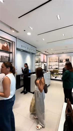 Dood is looking for 3 live hosts to join our team! 🙌🏻 Watch the full video to find out how to apply. 📧 Send your CV to: doodphilippines@gmail.com #DoodStudio #NowHiring #LiveHost #DoodTeam | Dood Ph