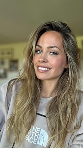 H A N N A H M A R T I N on Instagram: "This mornings live was quick and a little rough and ready! Ha! But sharing anyway. I wanted to show you just how gorgeous my Sheer Glow Face Gel is mixed with foundation for a slightly lighter finish. I used: @yepoda Glow Hero mixed with Daylight moisturiser @esteelauderuk Double Wear 3N1 mixed with my @hildunbeauty x Hannah Martin Sheer Glow Face Gel @patmcgrathreal Concealer (is it L6?) @charlottetilbury Airbrush Bronzer 03 @yslbeauty Blush (the peachy on