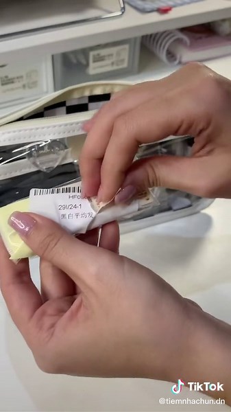 Thiết Kế Văn Phòng Phẩm Đen Trắng Ưu Chuộng Nhất