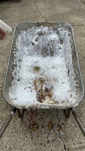 This Rust Spray is Absolutely Insane #mechanic #satisfying #rustremoval