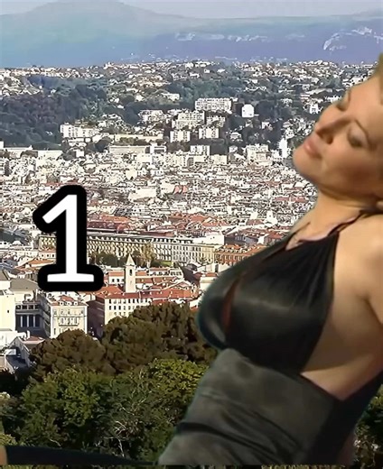 Loana: Destin tragique d'une icône brisée: grand format. En 3 parties » »actualité, média CNews. Loana fut la première à entrer dans l'histoire de la télé-réalité française et devenir, en quelques semaines seulement, un phénomène de société. Avec sa fragilité assumée et sa spontanéité rare, elle a conquis le cœur de millions de Français. Propulsée au sommet, Loana a connu une ascension fulgurante, faite de lumière, de succès et d'une popularité sans précédent. Mais derrière l'icône, il y a la fe