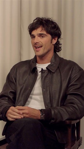 "Do you know that we made a movie together?" 😂 Watch as Margot Robbie and Jacob Elordi interview each other for their Vogue Australia cover here: https://bit.ly/4tKUpj3 | Vogue Australia