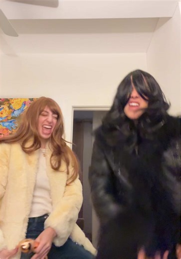 La Mamita ChiChi y la tia Clau se van a ver al Yandelsito @Valeria