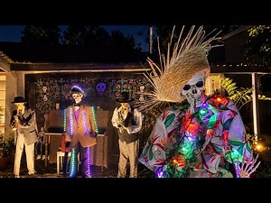 INCREDIBLE SKELETON & LIGHT SHOW | THIS HALLOWEEN HOUSE IS INSANE!