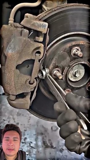 Easy hack to remove brake clips #mechanic #cars #workshop