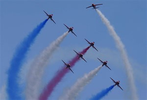 Red Arrows wow crowds with stunning display