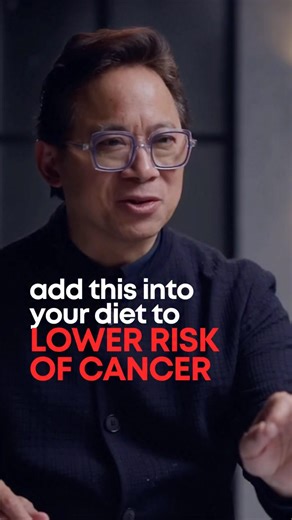 🚫 Ultra-processed foods alcohol don’t just affect your waistline—they impact your gut, inflammation, and long-term colon health. 👇 Comment FIBER and I’ll send you the full video. 🥦 Build meals from the produce aisle. 🍎 Eat fiber-rich whole foods like apples, oats, beans, lentils, and leafy greens. 🍳 Cook fresh at home to avoid additives, preservatives, colors, and flavorings. Fiber feeds your gut bacteria, lowers inflammation, and strengthens immune defenses—helping reduce the risk of colon