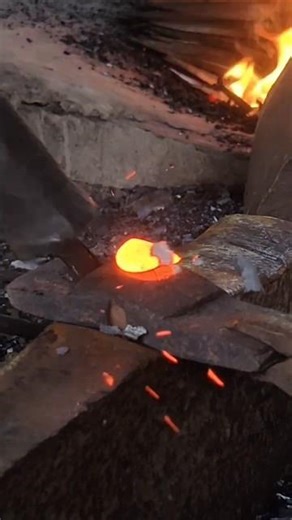 Blacksmith is making nails 🔥 #blacksmith #shorts #foryou