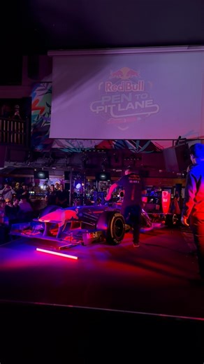🙋‍♂️ if all student lectures should feature the RB7? 📍 #PenToPitlane Cardiff #F1 #RedBullRacing #Cardiff | Oracle Red Bull Racing
