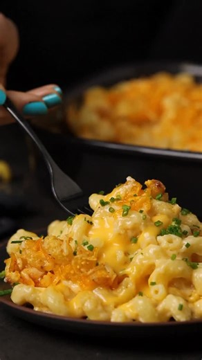 Let’s Violife-ify the viral extra cheesy mac n cheese. Recipe in link! https://www.violife.com/en-us/recipe/homemade-mac-and-cheese-300466 #violife #dairyfree #macandcheese | Violife