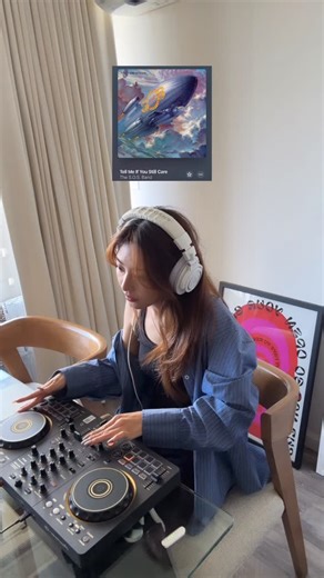 Mari Hayashi • DJ Bee on Instagram: "have a good weekend 🌞 #djmix #femaledj"