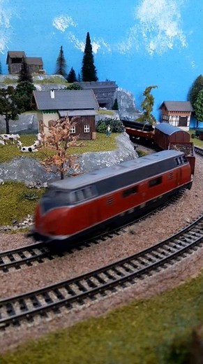 Schwere Diesellok mit Güterwagen - Märklin H0 M-Gleis Anlage